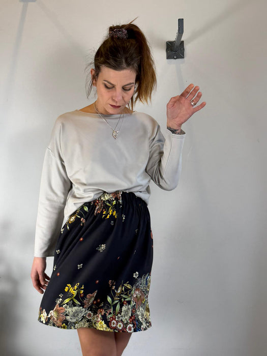 Gonna Beatrice corta nera a fiori