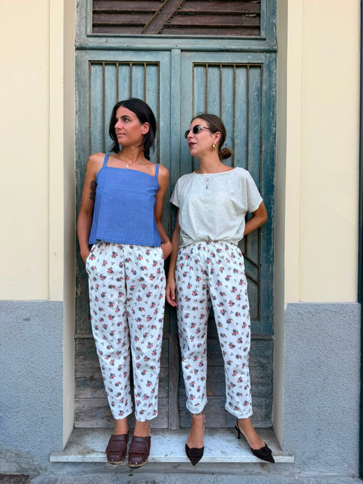 Pantaloni Asia a fiorellini