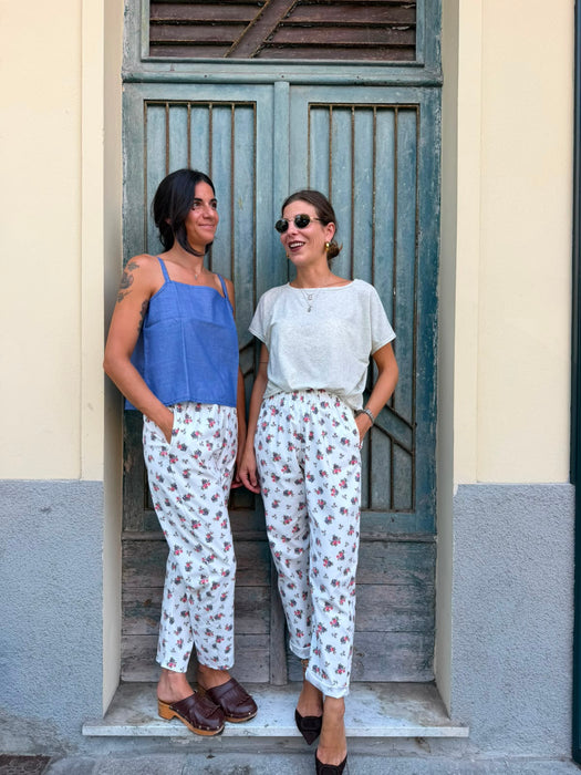 Pantaloni Asia a fiorellini