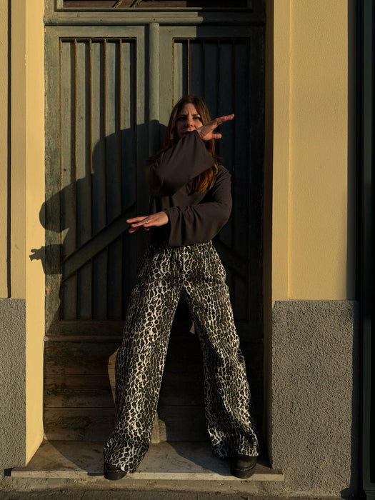 Pantaloni Mia in gabardine leopardato