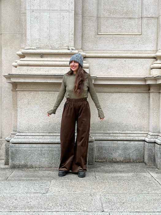 Cappellino grigio fumo in lana all’uncinetto