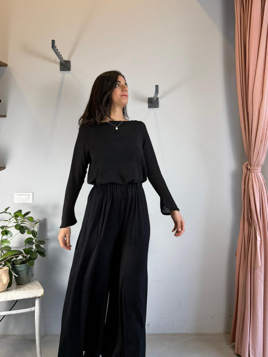 Maglia basica nera traforata