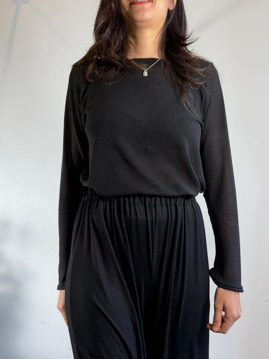 Maglia basica nera traforata