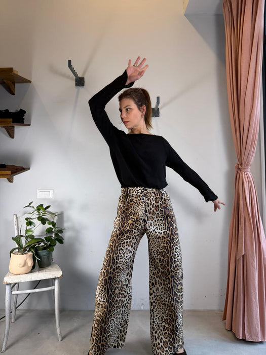 Maglia basica nera traforata