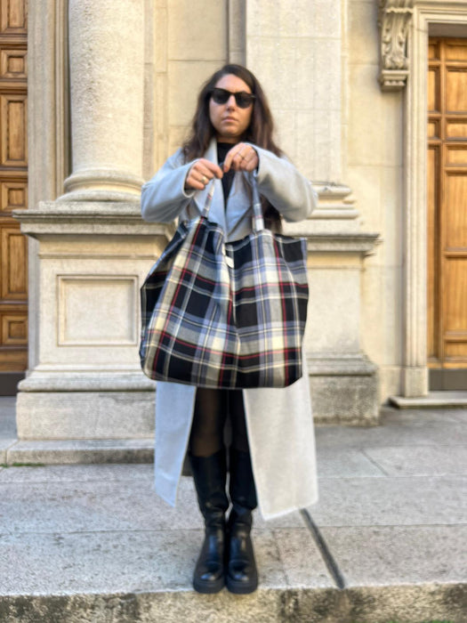 Borsa tartan nera e azzurra
