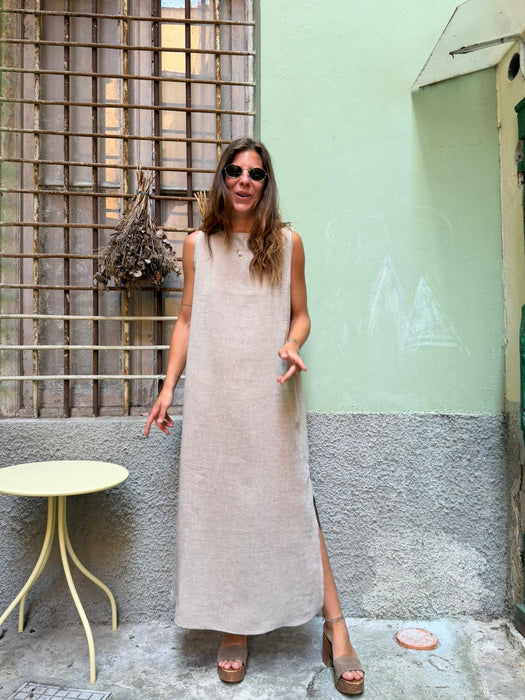 Abito Emilia lungo in lino color sabbia