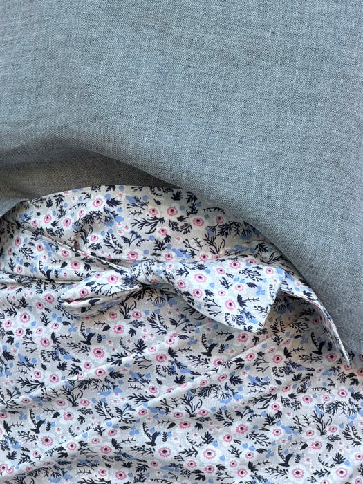 Top Emilia in lino azzurro polvere