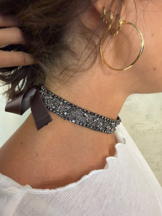 Choker in raso e cristalli gunmetal