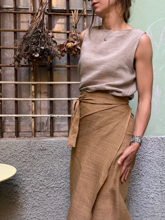 Top Emilia in lino color sabbia