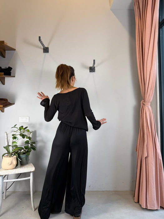 Maglia basica nera traforata