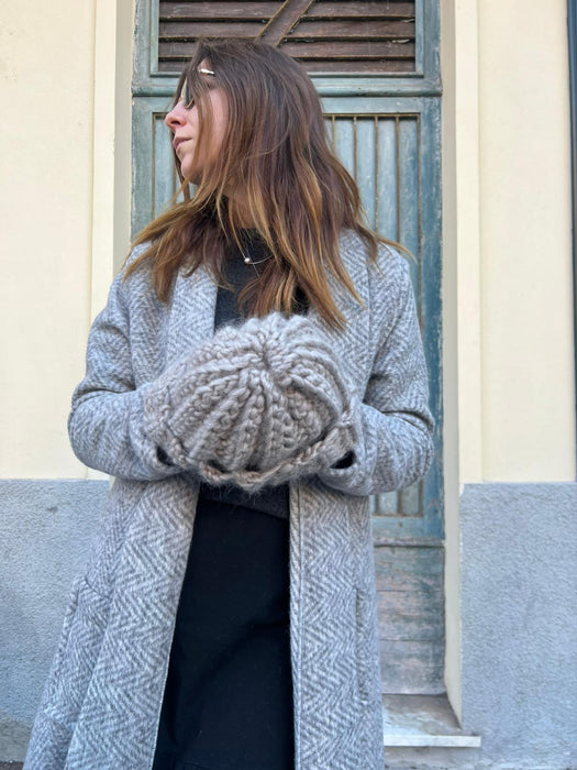 Cappellino in lana all’uncinetto sabbia