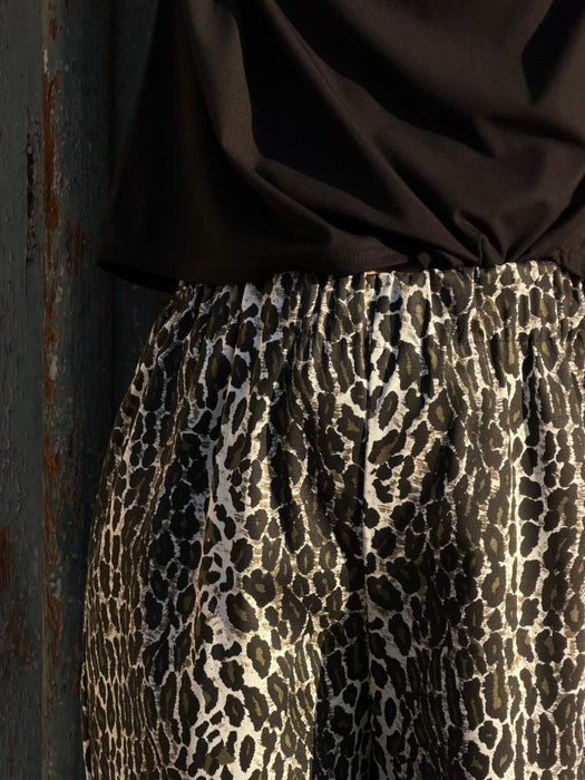 Pantaloni Mia in gabardine leopardato