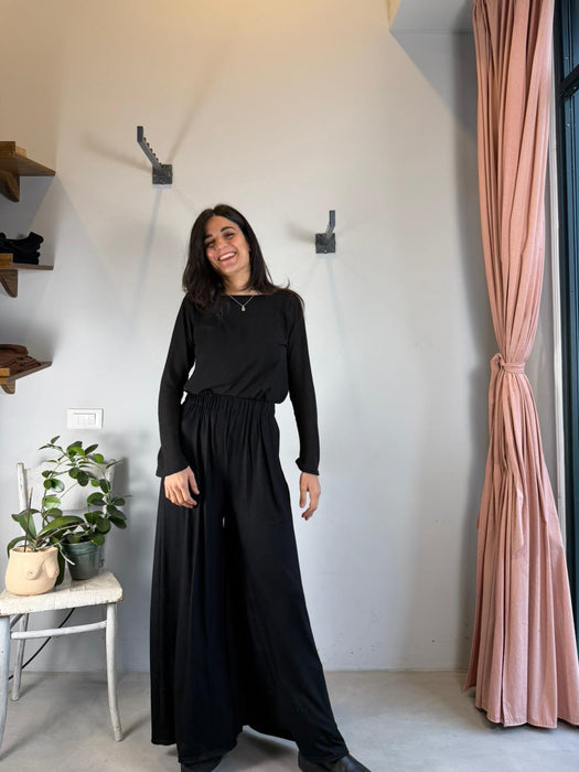 Maglia basica nera traforata