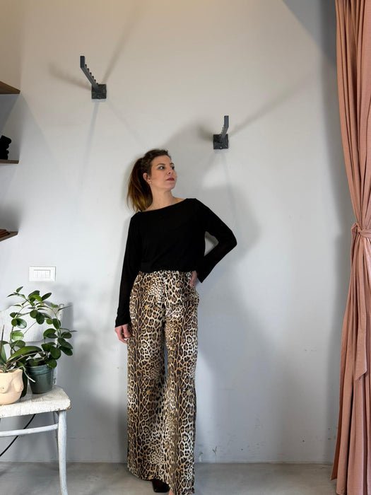 Pantaloni Mia in viscosa leopardata