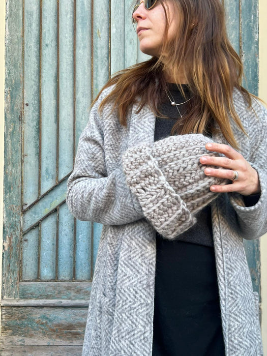 Cappellino in lana all’uncinetto sabbia