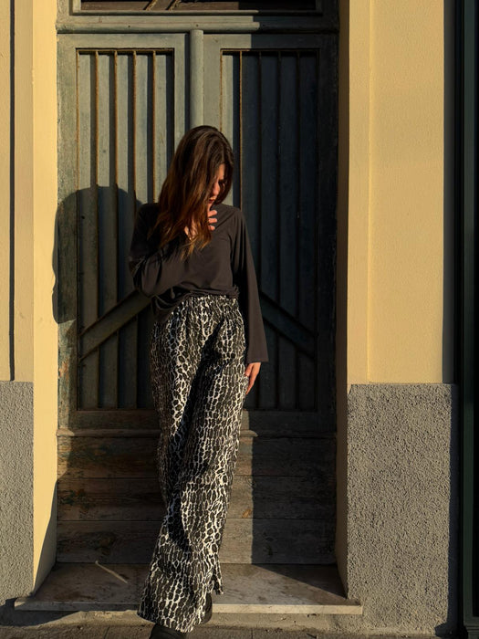 Pantaloni Mia in gabardine leopardato