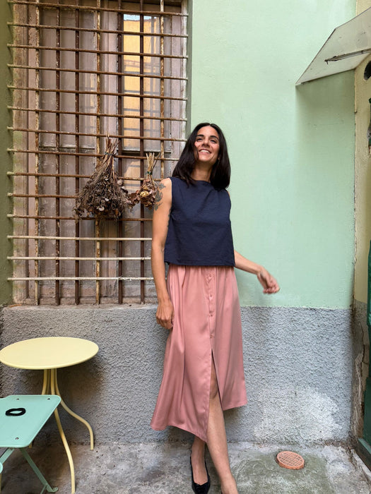 Top Emilia in cotone blu ricamato