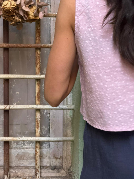 Top Emilia in cotone rosa cipria ricamato