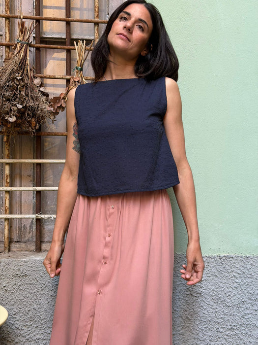 Top Emilia in cotone blu ricamato