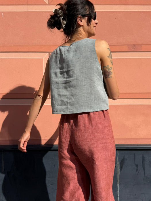Top Emilia in lino color azzurro polvere