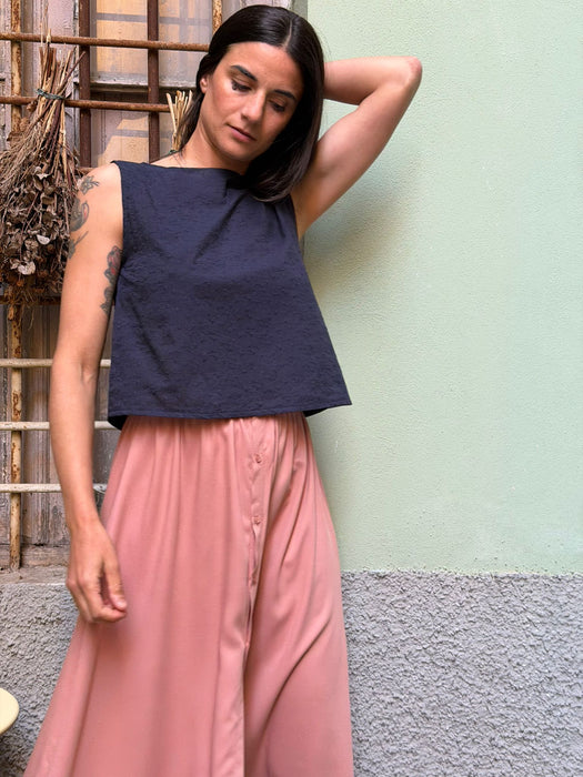 Top Emilia in cotone blu ricamato