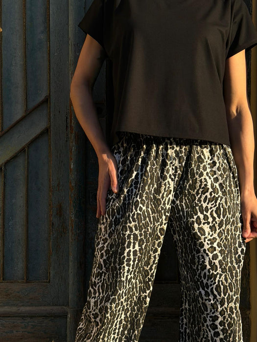Pantaloni Mia in gabardine leopardato