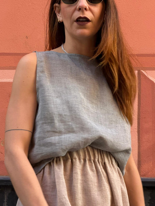 Top Emilia in lino color azzurro polvere