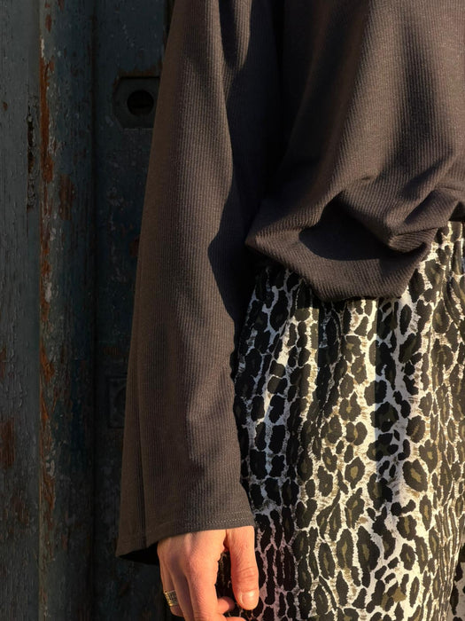 Pantaloni Mia in gabardine leopardato