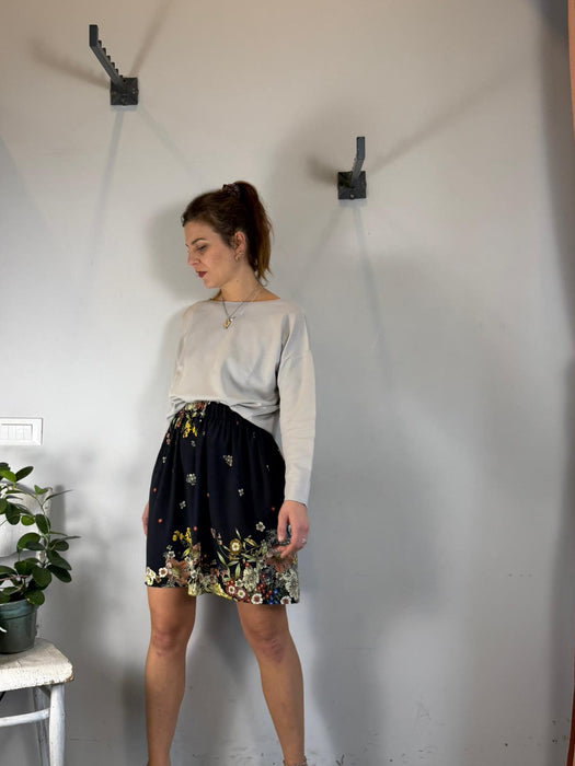 Gonna Beatrice corta nera a fiori