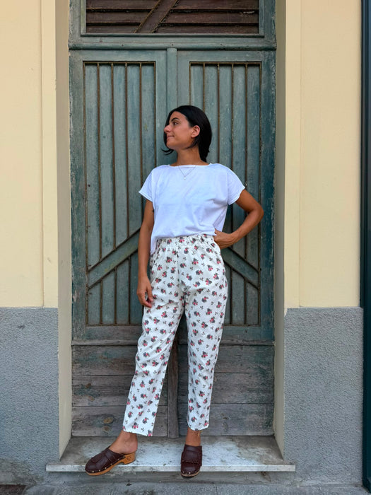 Pantaloni Asia a fiorellini