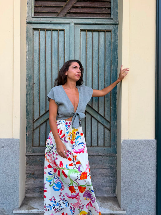 Top Margherita in lino azzurro polvere