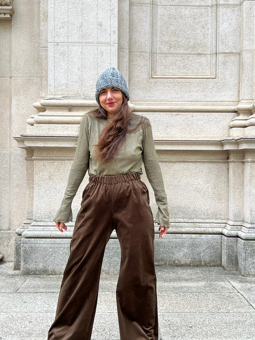 Cappellino grigio fumo in lana all’uncinetto