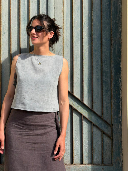 Top Emilia in lino color azzurro polvere