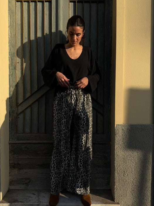 Pantaloni Mia in gabardine leopardato