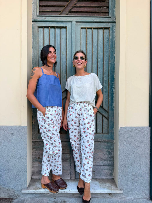 Pantaloni Asia a fiorellini