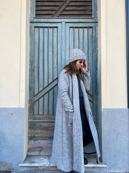 Cappellino in lana all’uncinetto sabbia