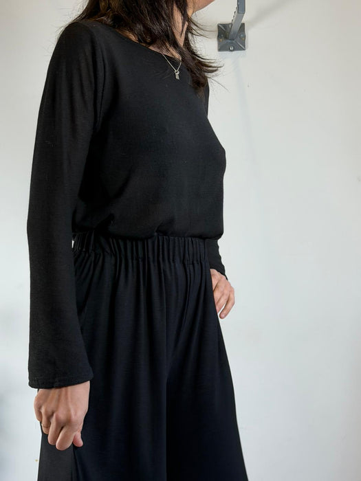 Maglia basica nera traforata