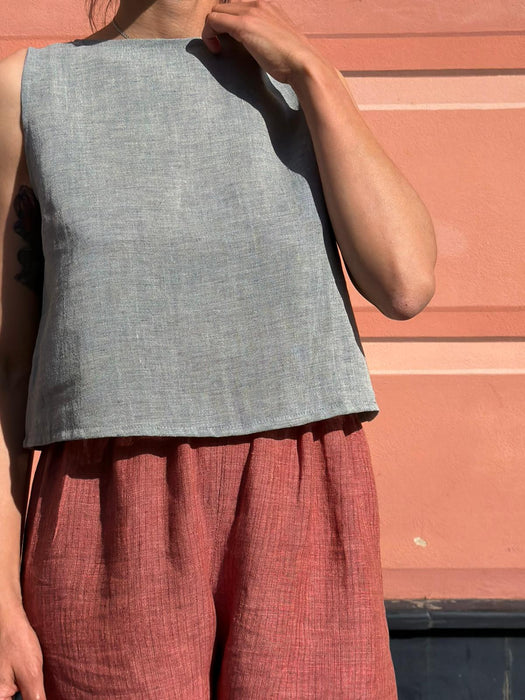 Top Emilia in lino color azzurro polvere