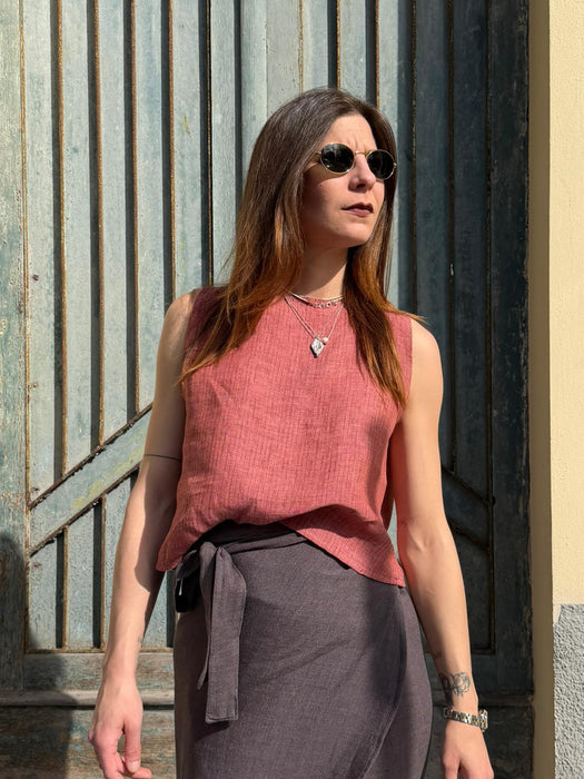Top Emilia in lino color lampone