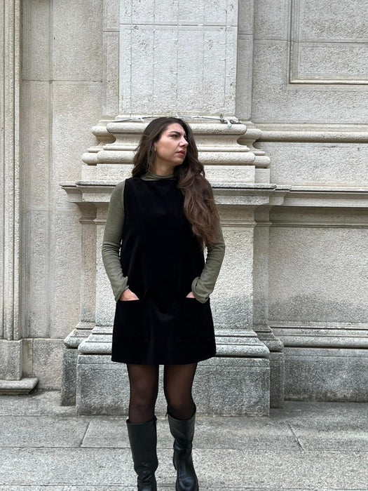 Abito Emilia con tasche in velluto nero