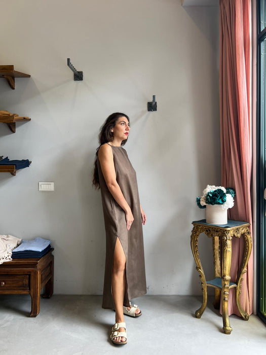 Abito Emilia lungo in lino marrone chiaro
