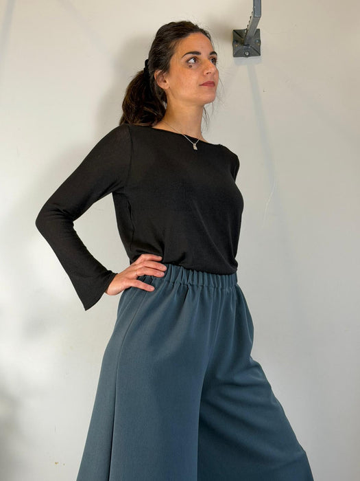 Maglia basica nera traforata