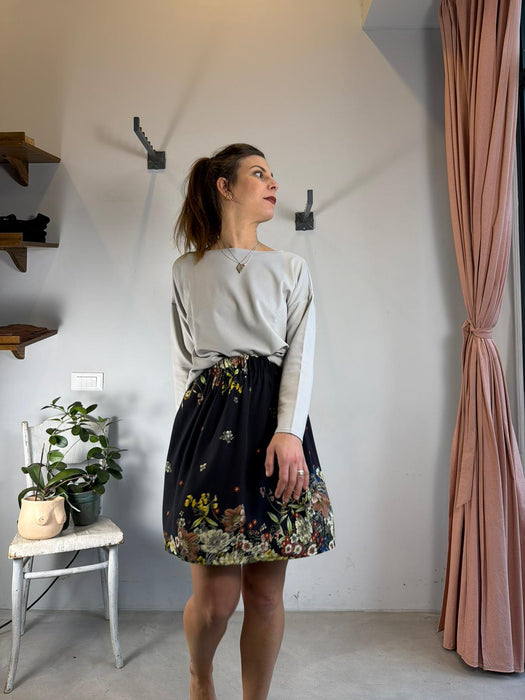 Gonna Beatrice corta nera a fiori