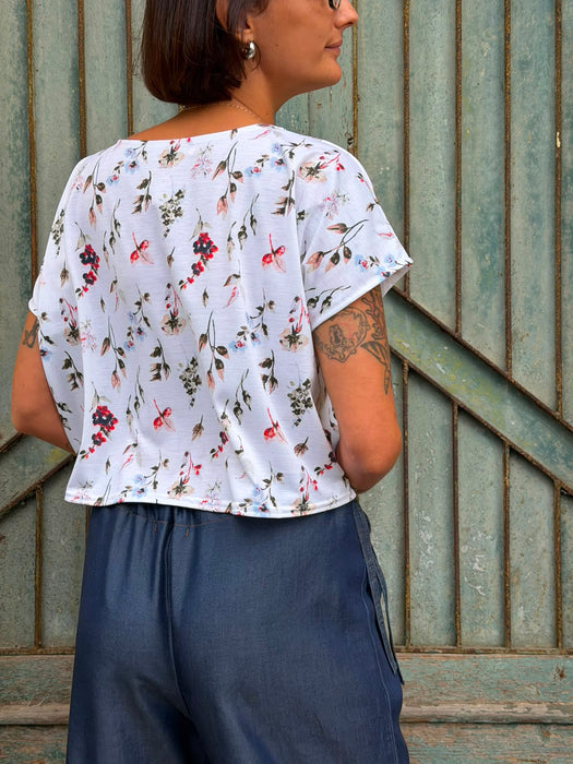 T-shirt Scatoletta a fiori su base bianca