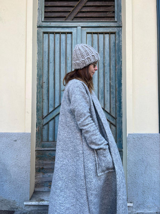 Cappellino in lana all’uncinetto sabbia