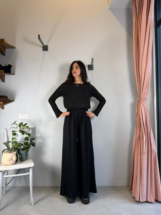 Maglia basica nera traforata