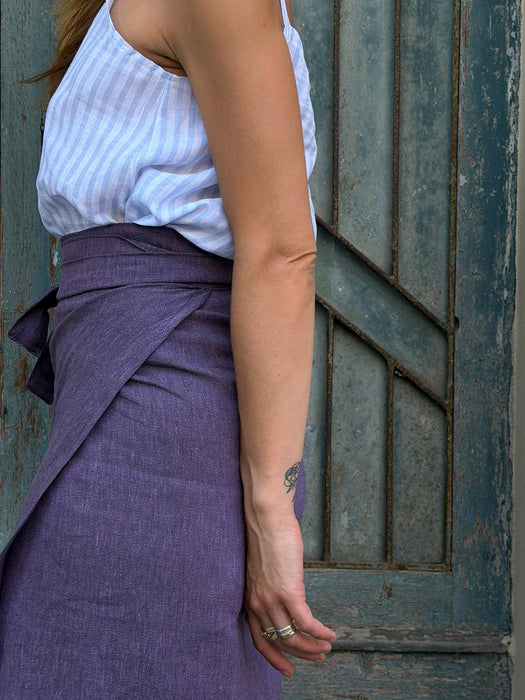 Top Filomena in lino a righe bianche e azzurre