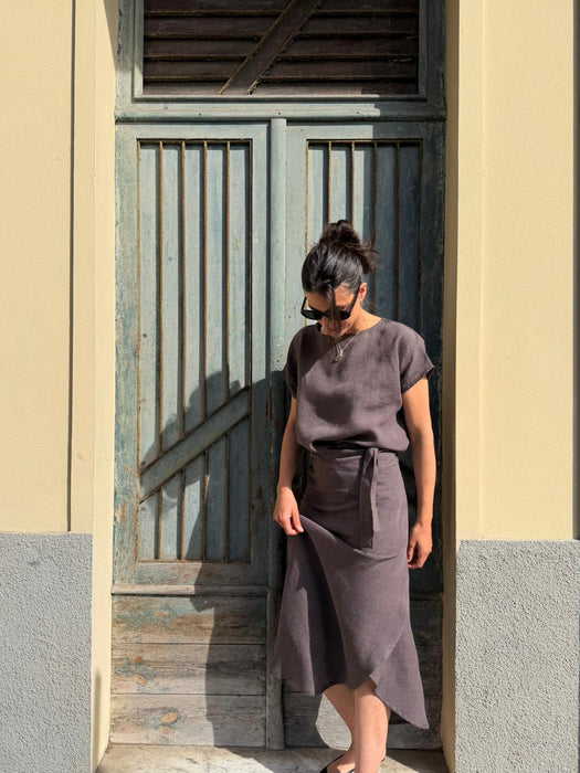 T-shirt Scatoletta in lino marrone testa di moro