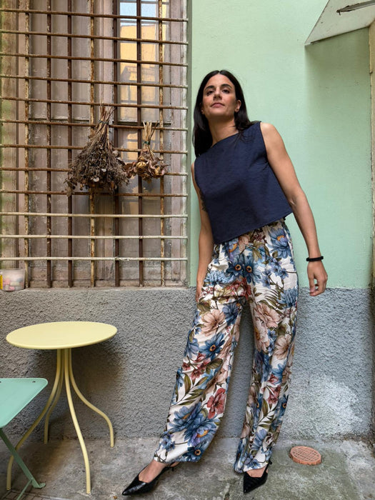 Top Emilia in cotone blu ricamato