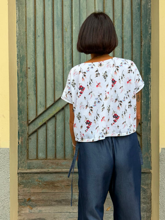 T-shirt Scatoletta a fiori su base bianca